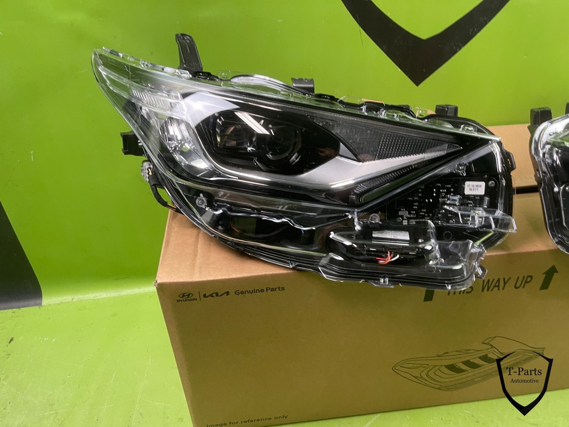 toyota auris koplamp links rechts 8111002k60 8117002k60 lamp, Auto-onderdelen, Info@fabrikant.eu, Fabrikant BV, Nieuw, Ophalen of Verzenden