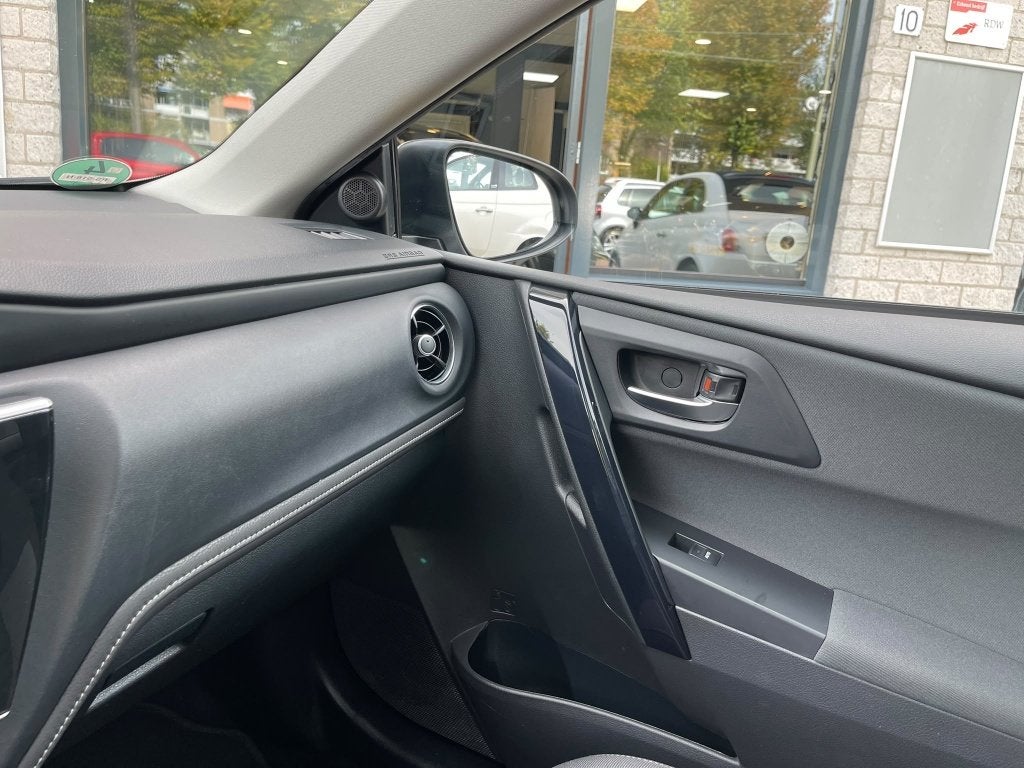 Foto 14 van Toyota Auris Touring Sports 1.2T Business Pano Trekhaak Navi
