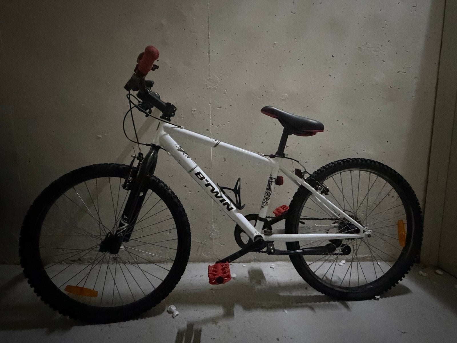 B'Twin Rockrider 300 Mountainbike - Wit, Gebruikt, 49 tot 53 cm, Geen vering, Ophalen