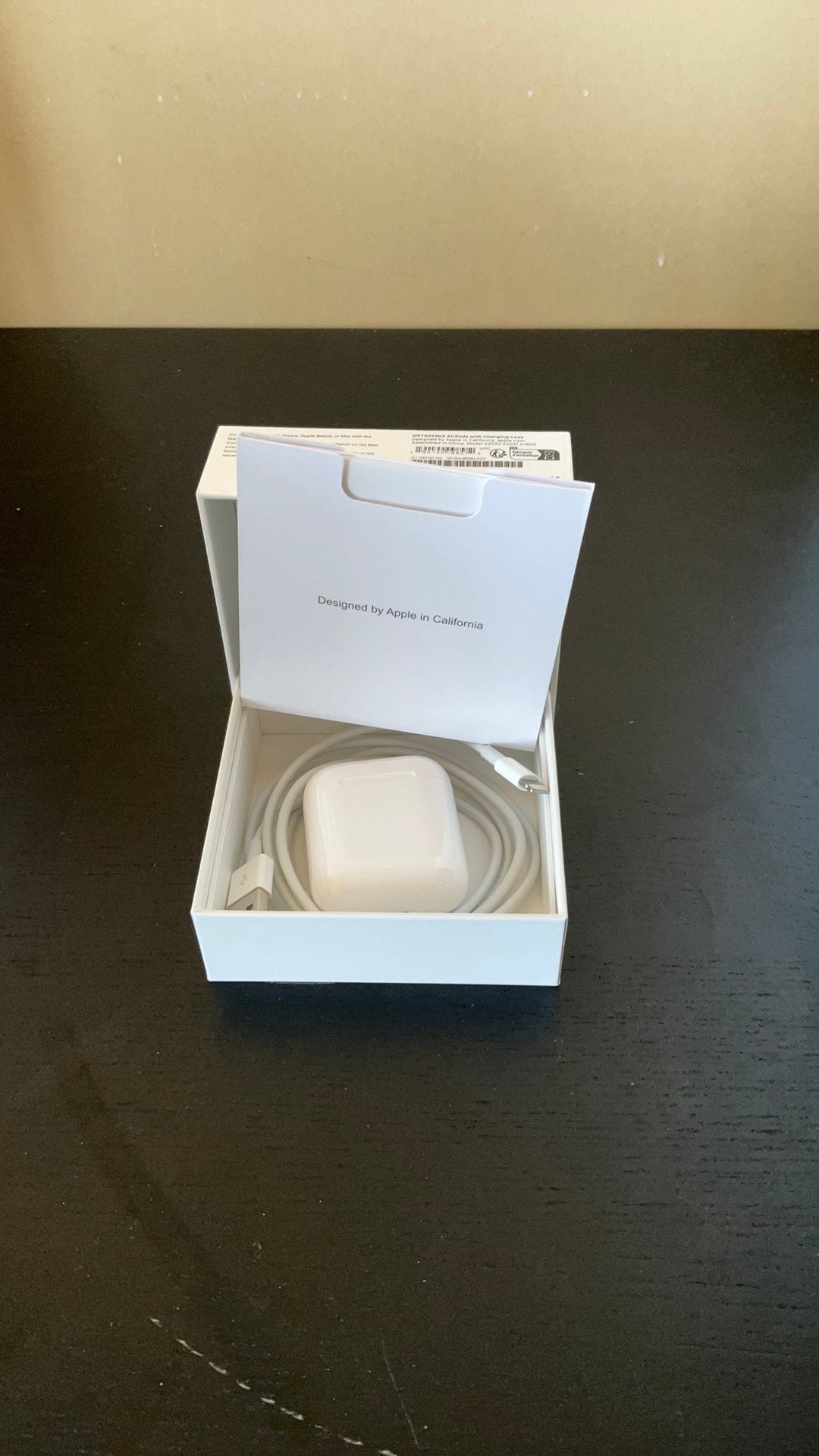 Apple AirPods 2 - met reguliere lightning oplaadcase, Telecommunicatie, Mobiele telefoons | Oordopjes, UB11 1BB, Ophalen of Verzenden