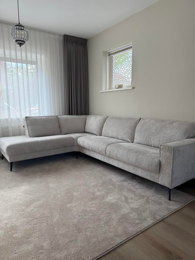 Nieuwe Crème kleurige hoekbank, Huis en Inrichting, Banken | Complete zithoeken, Ophalen of Verzenden, Zo goed als nieuw, Metaal