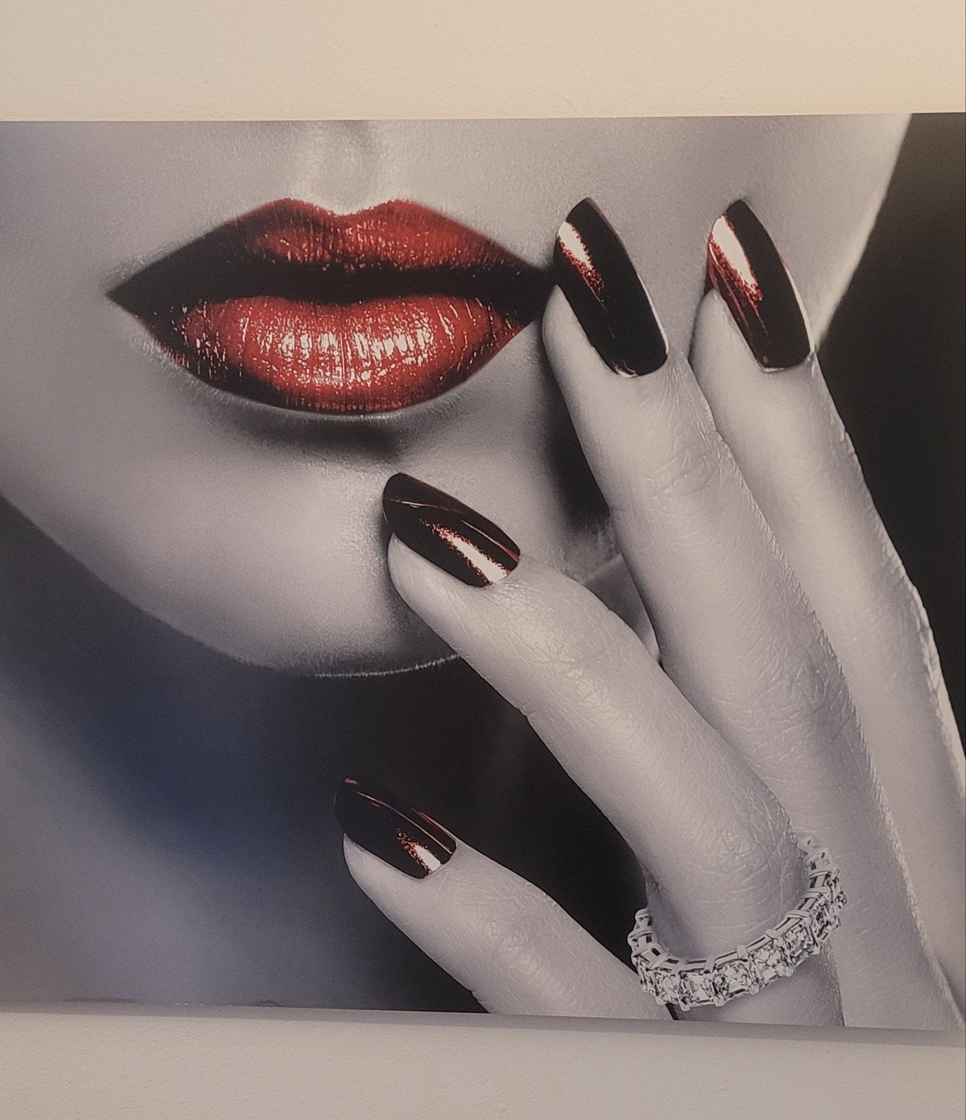 Modern Canvas Schilderij: Rode Lippen en Nagels, 50 – 75, Ophalen of Verzenden, Zo goed als nieuw, Schilderij