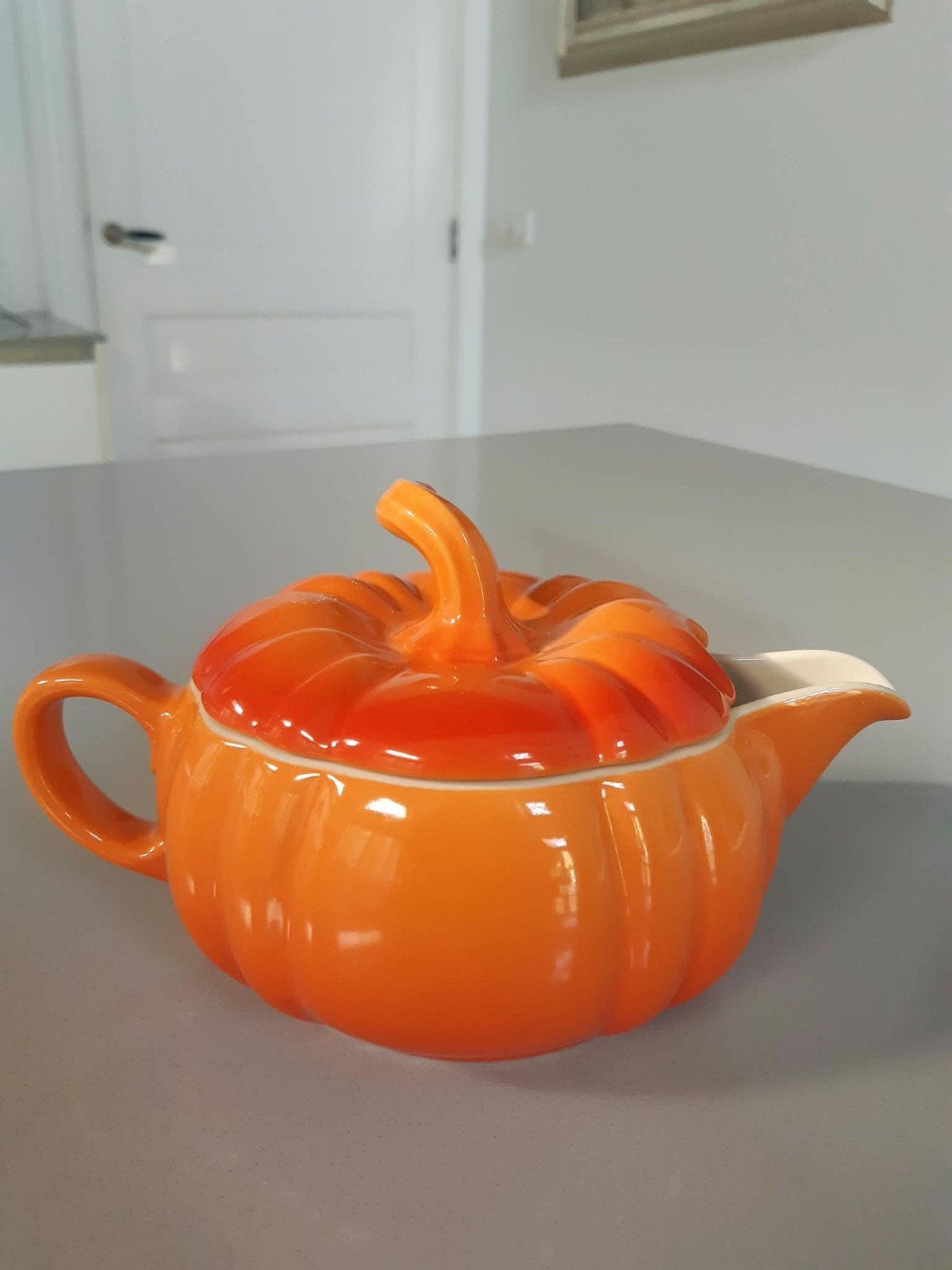 Le Creuset Sauskom Pompoen Oranjerood    Flame, Nieuw, Ophalen of Verzenden, Kom(men), Overige stijlen