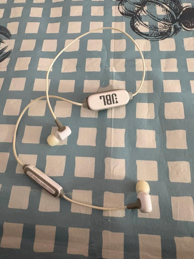 JBL E25BT, Ophalen of Verzenden, Gebruikt, Overige merken, Bluetooth
