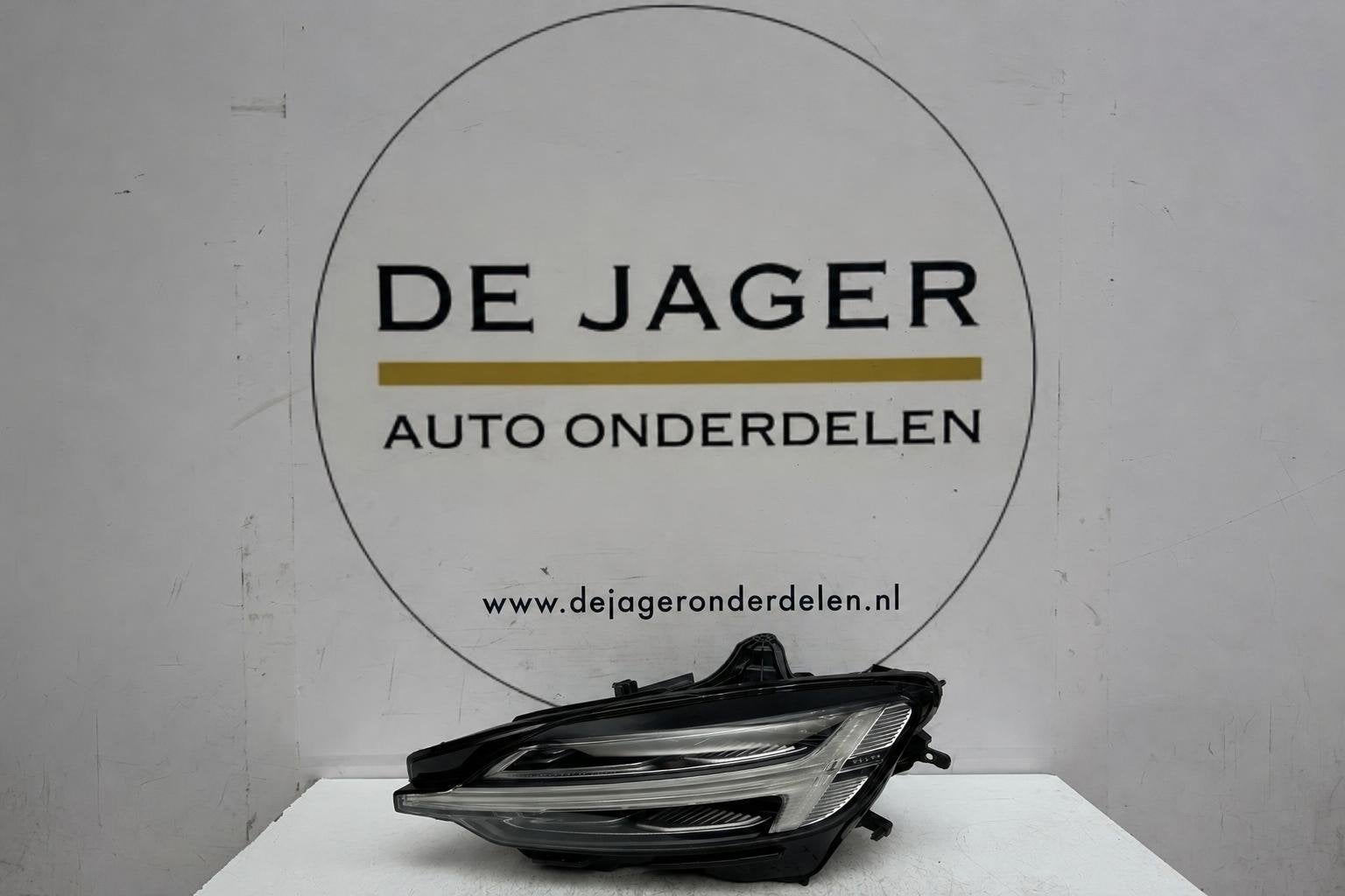 Volvo S60/V60 Y20 Full LED koplamp links 32228809, Gebruikt, Gunnar Engellaus vag 8
405 31  Gothenburg, SE, Info@volvocars.com