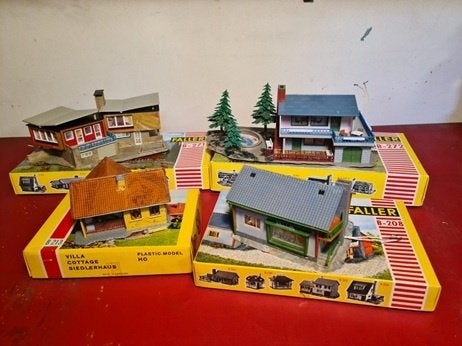 modelbouwhuisjes Faller, Kibri, Wiad, Quick, Gelijkstroom of Wisselstroom, Brug, Tunnel of Gebouw, Zo goed als nieuw, Analoog