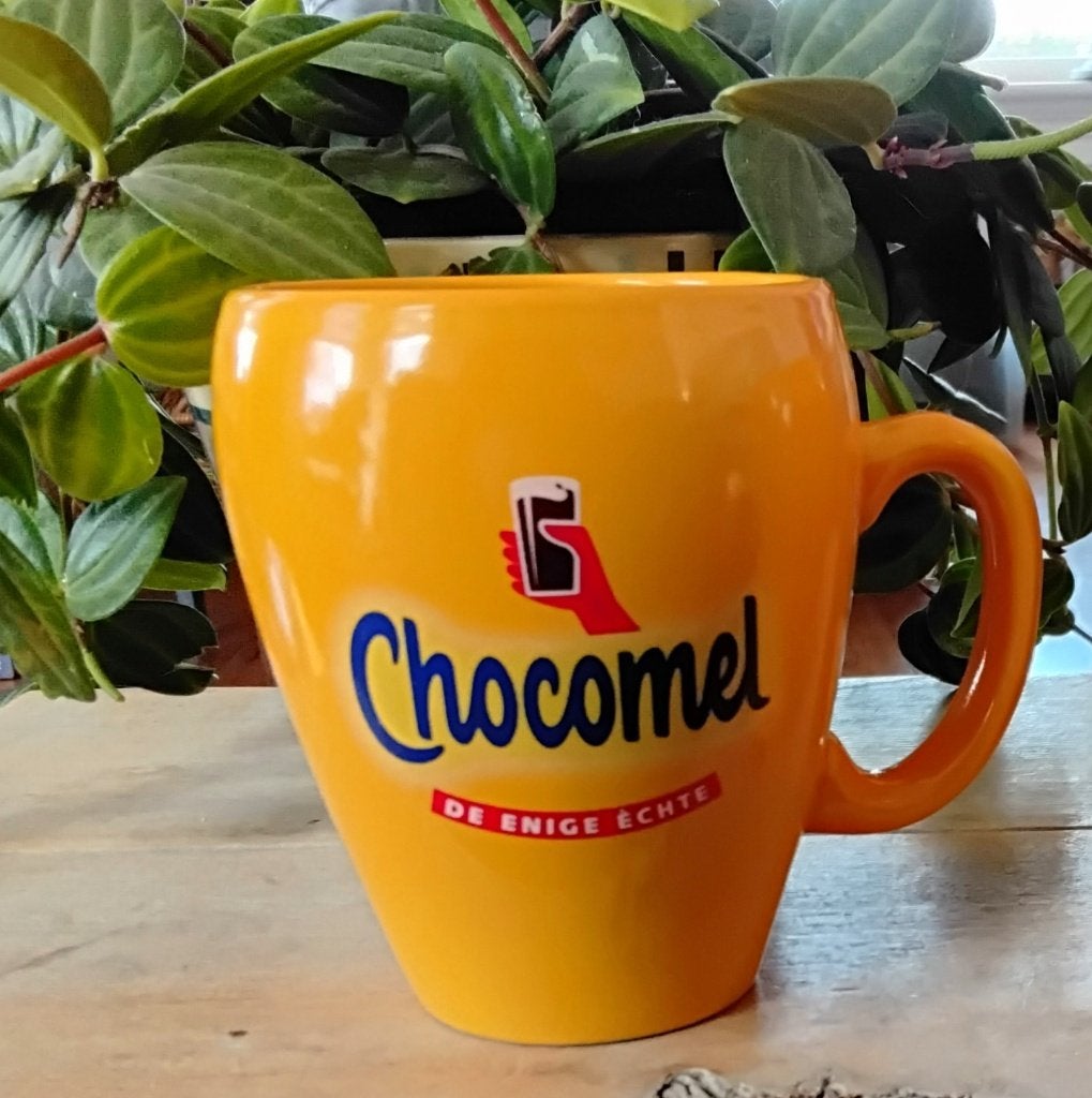 Mok - beker - Chocomel - chocolademelk, Gebruikt, Keramiek, Ophalen of Verzenden, Overige stijlen