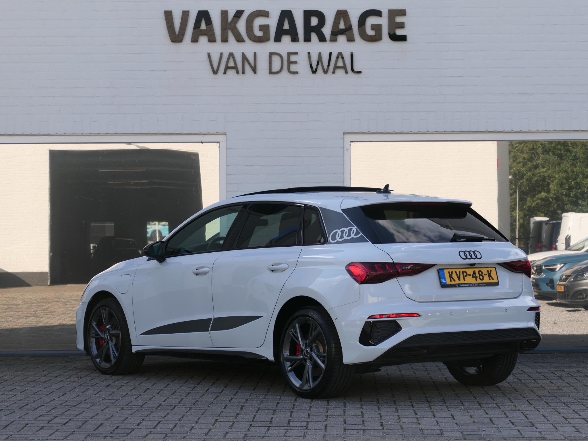 Audi A3 Sportback 45 TFSI e S-line Competition | Black optic, Auto's, Gebruikt, 4 cilinders, Wit, Hybride Elektrisch/Benzine