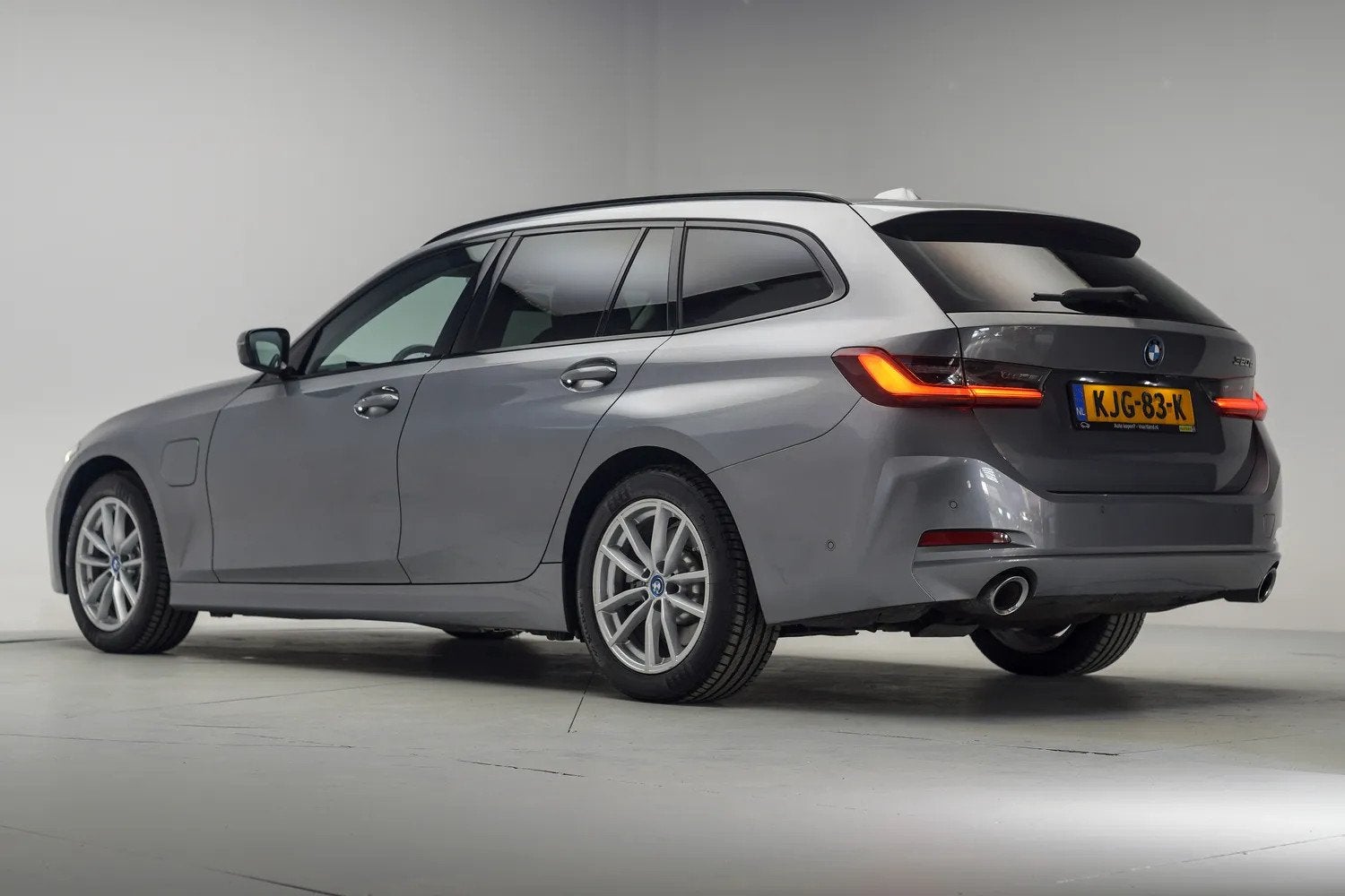 BMW 3 Serie Touring 320e Sport Business Plus Aut. [ Curved s, Auto's, Automaat, 1800 kg, Gebruikt, 4 cilinders