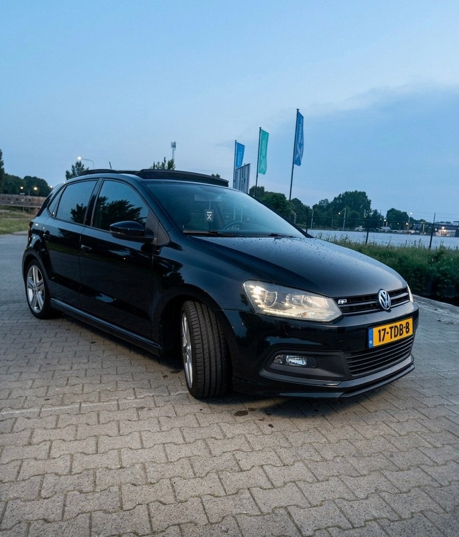 Volkswagen Polo 6R – 2012 – 3x R-Line – Panoramadak – NAP, Voorwielaandrijving, 40 €/maand, Zwart, 4 cilinders