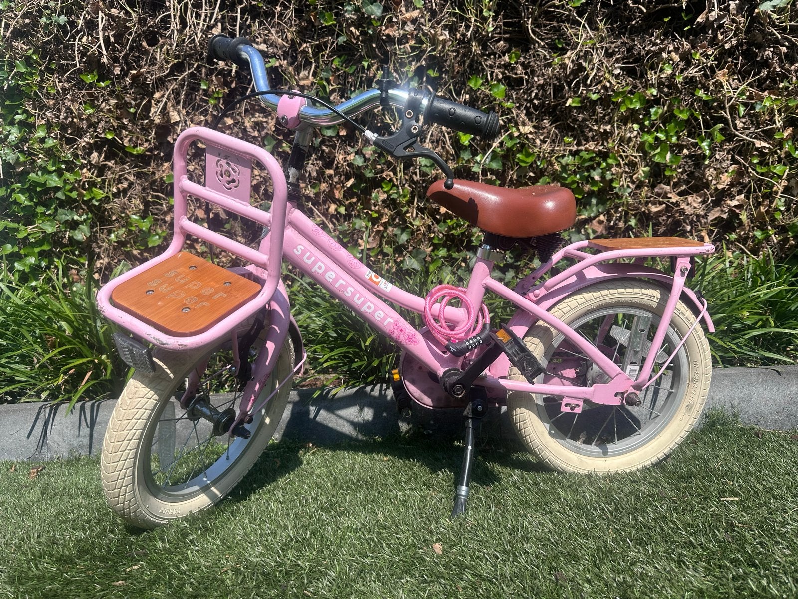 Roze SuperSuper kinderfiets 14 inch, Fietsen en Brommers, Fietsen | Kinderfietsjes, Terugtraprem, Zijwieltjes, Gebruikt, Ophalen of Verzenden