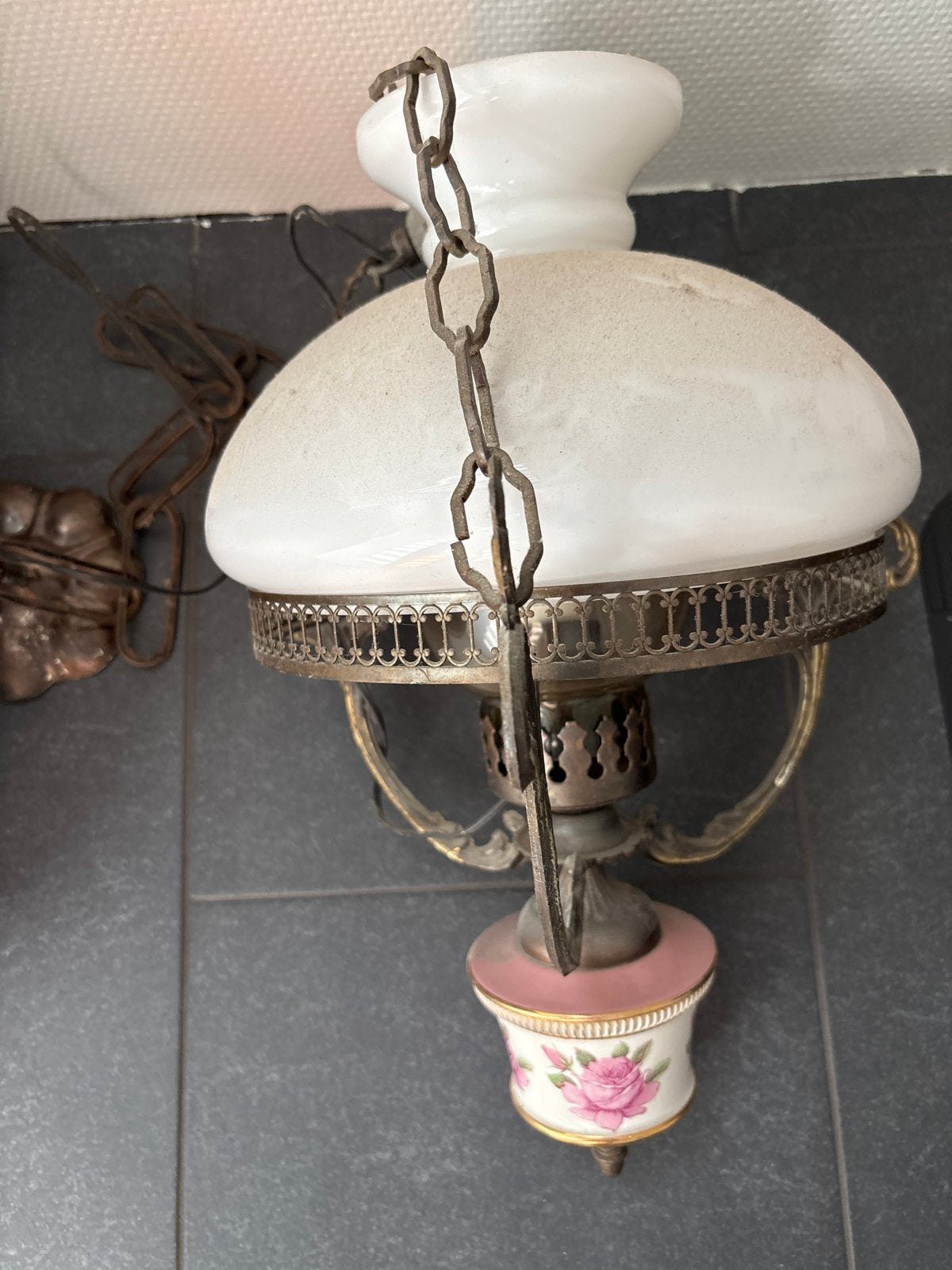 Antieke hanglamp met rozenmotief, Ophalen