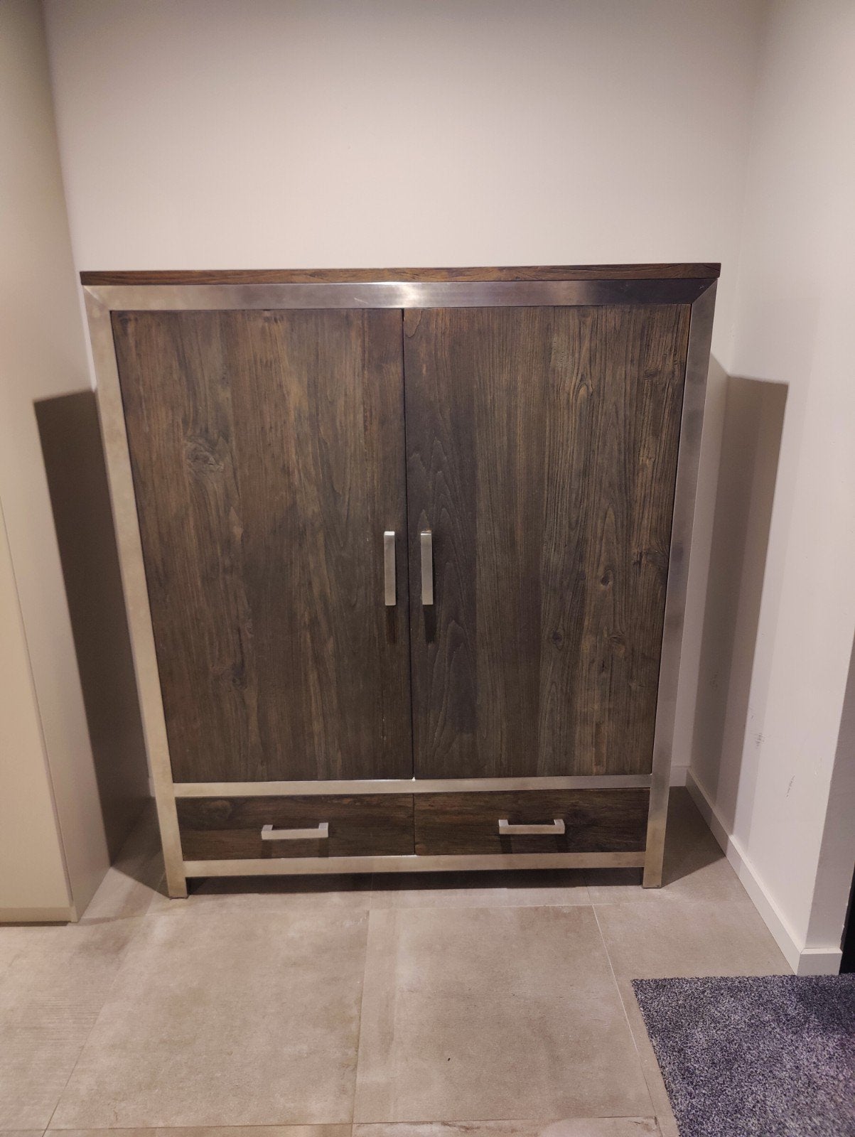 Robuuste houten kast met metalen frame en lades, Huis en Inrichting, Ophalen, Gebruikt, 25 tot 50 cm, Teakhout