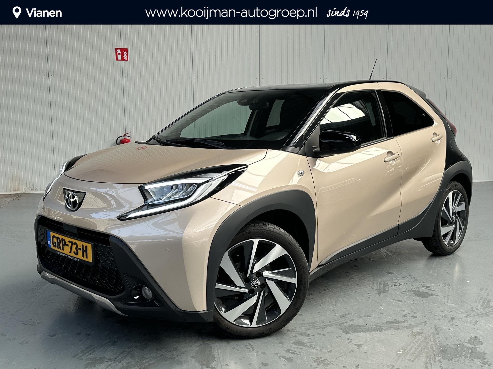 Toyota Aygo X 1.0 VVT-i MT Envy Zeer Luxe, 1e eigenaar, slec, Auto's, Toyota, Gebruikt, Euro 6, Bruin, 4 stoelen