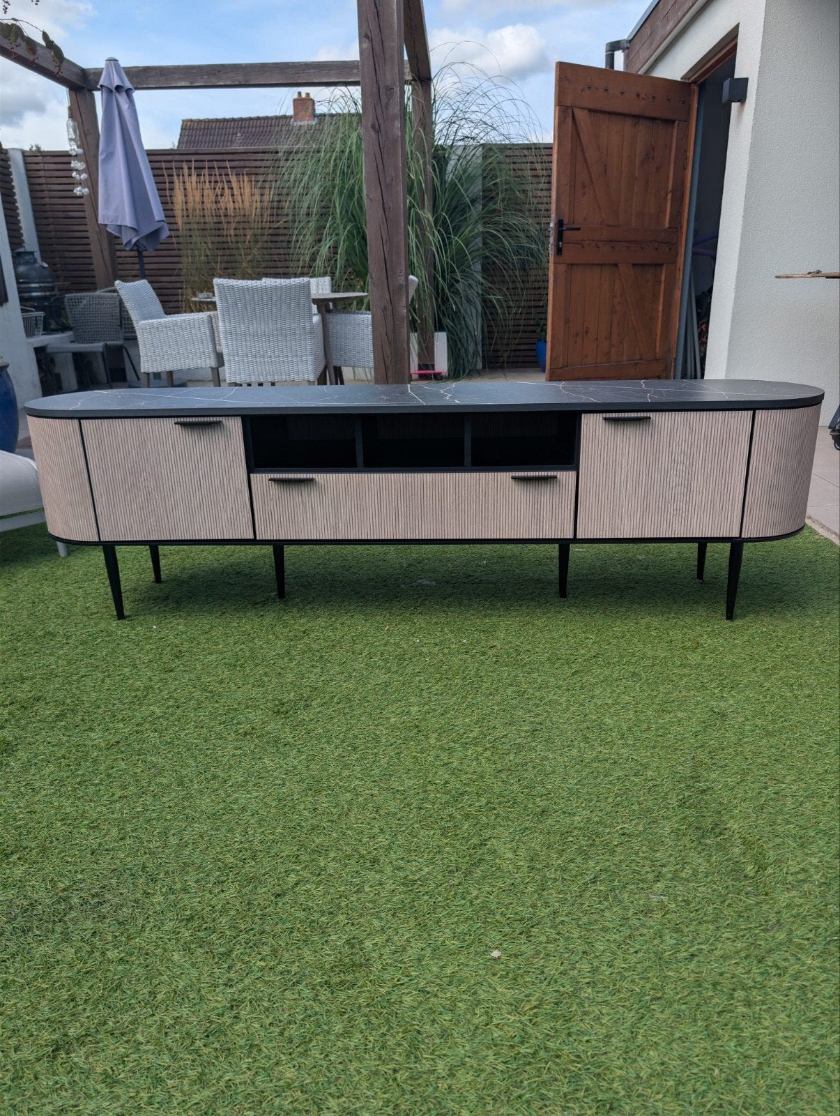 Xooon Aramon lowboard 210 cm - Zo goed als nieuw, Ophalen, Overige materialen, Zo goed als nieuw, 200 cm of meer