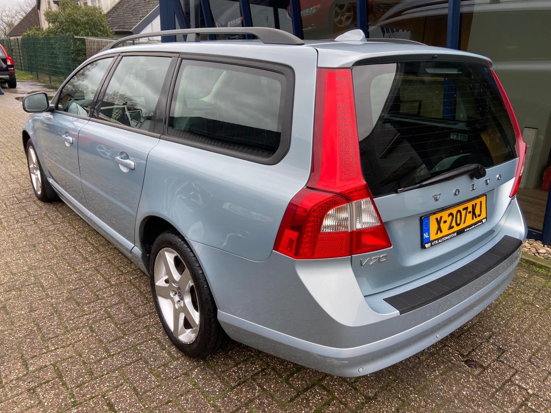 Volvo V70 2.5T Momentum 200PK Youngtimer, Auto's, Volvo, Voorwielaandrijving, Zwart, 1573 kg, Blauw
