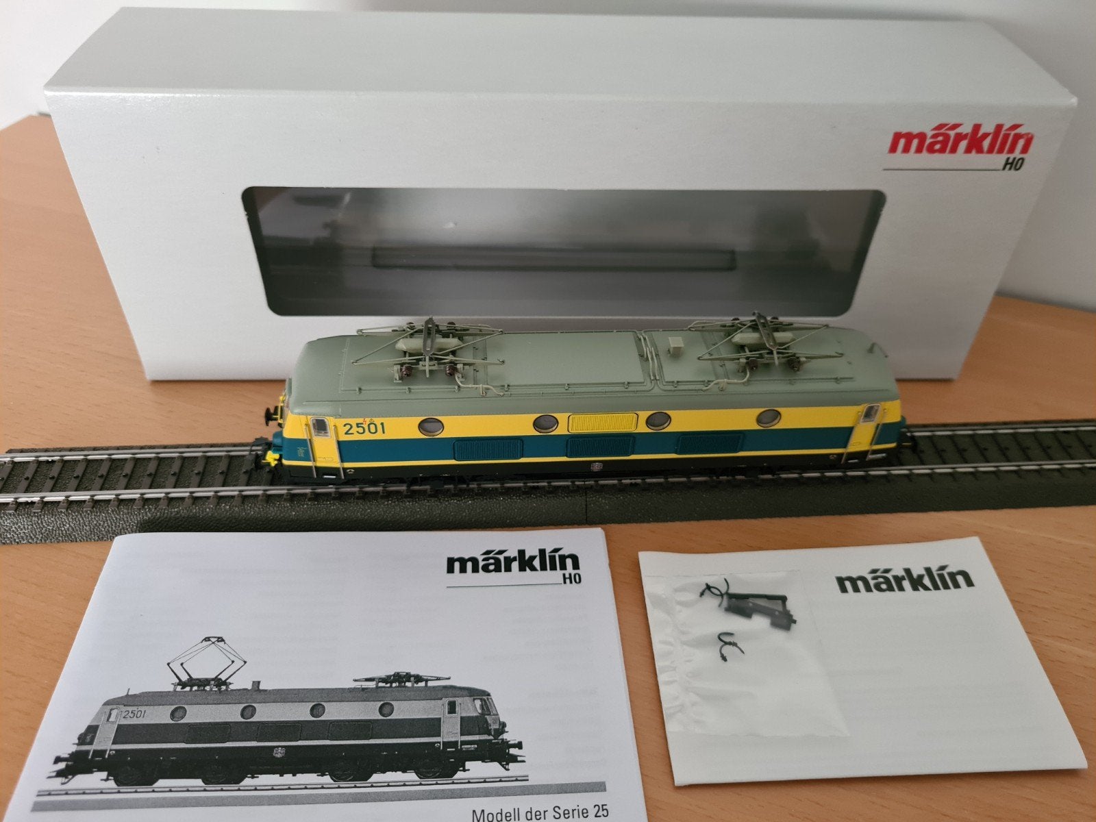Märklin 37230 NMBS SNCB 2501 Mfx nieuw in verpakking, Wisselstroom, Locomotief, Nieuw, Ophalen of Verzenden
