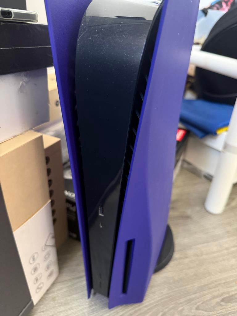 PS5 met 2TB SSD, paarse platen en 3 controllers, Spelcomputers en Games, Spelcomputers | Sony PlayStation 5, Ophalen of Verzenden