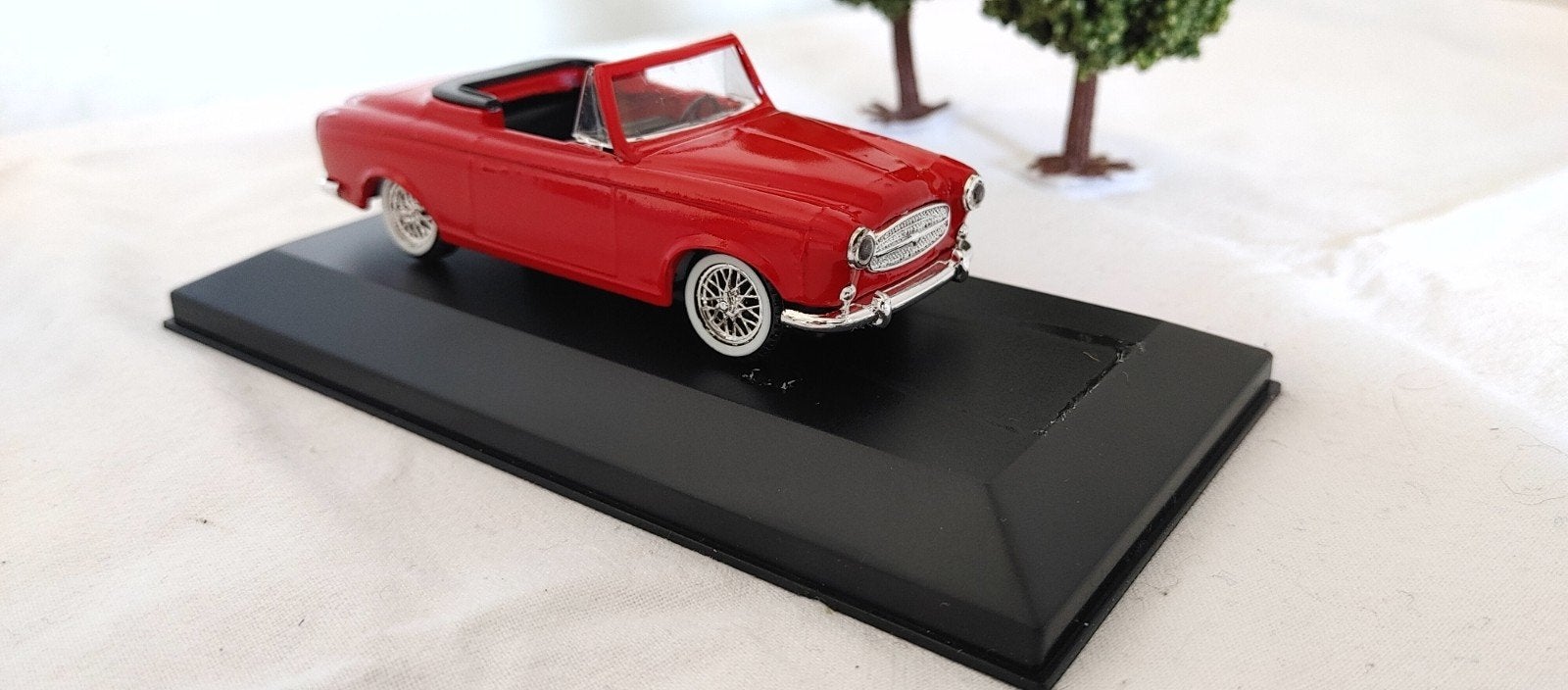 peugeot 403 cabriolet 1:43 rood, Verzenden, Zo goed als nieuw, Overige merken
