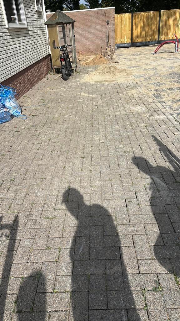 80m2 klinkers zelf eruit halen, Tuin en Terras, Ophalen, Zo goed als nieuw, Beton, Klinkers