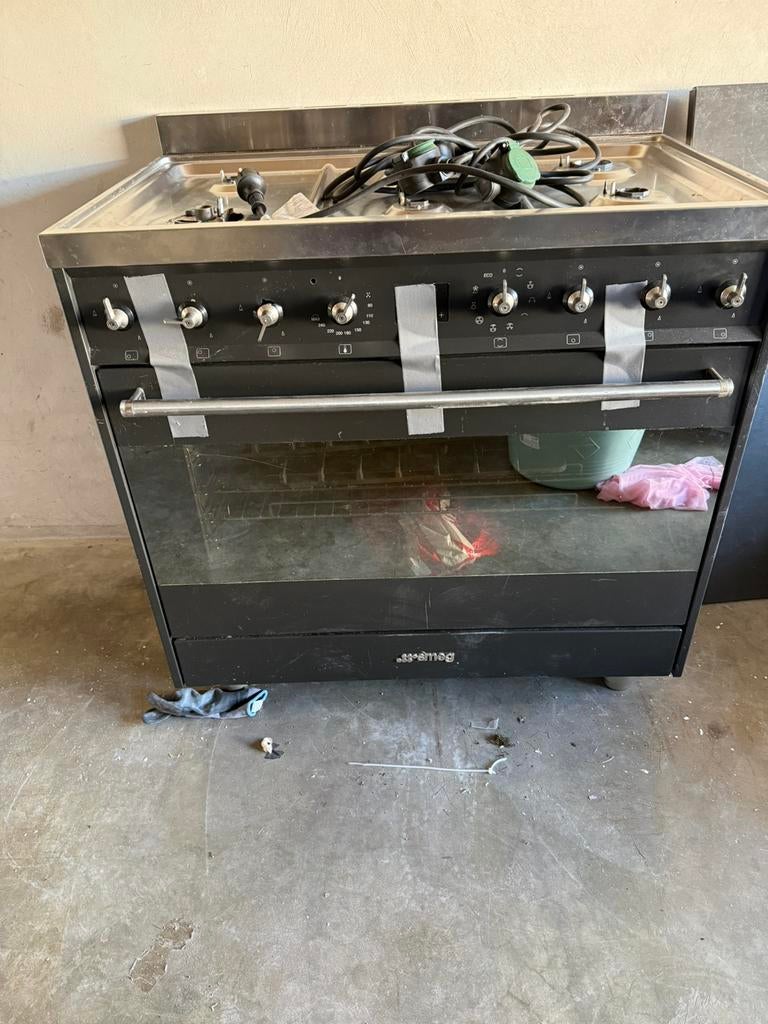 Smeg 6 pits gasfornuis – werkend – koopje, Witgoed en Apparatuur, Fornuizen, 60 cm of meer, Ophalen of Verzenden, Zo goed als nieuw