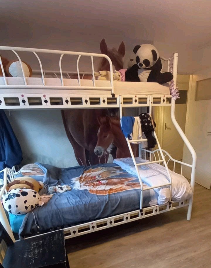 Wit metalen stapelbed 3-pers. incl. matrassen 90 en 140x200, Ophalen, Gebruikt, Tweepersoons, 140 cm