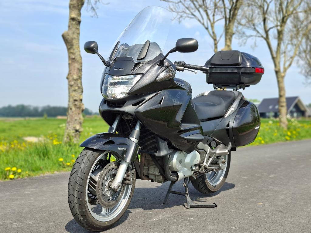 Prachtige Honda 700 NT Deauville uit 2009, Motoren, Motoren | Honda, 2 cilinders, Motorrijbewijs A, Gebruikt, Particulier