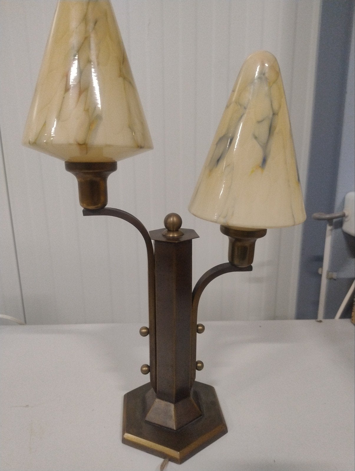 Art Deco Messing Tafellamp met Gemarmerd Glas, 50 cm, Antiek en Kunst, Ophalen of Verzenden