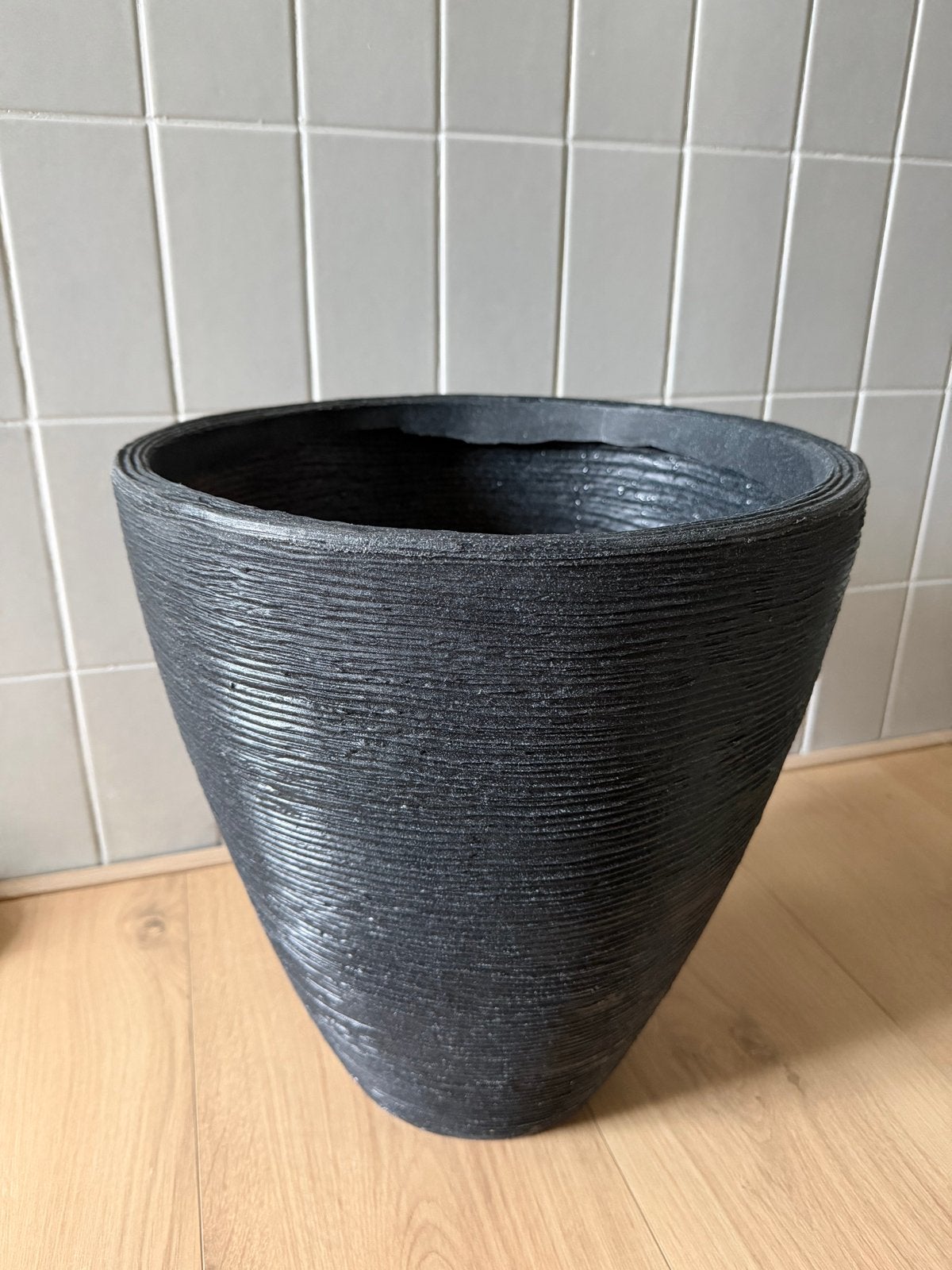 Grote Elho kunststof plantenpot, antraciet geribbeld, 42x39, 25 tot 40 cm, Kunststof, Gebruikt, Rond