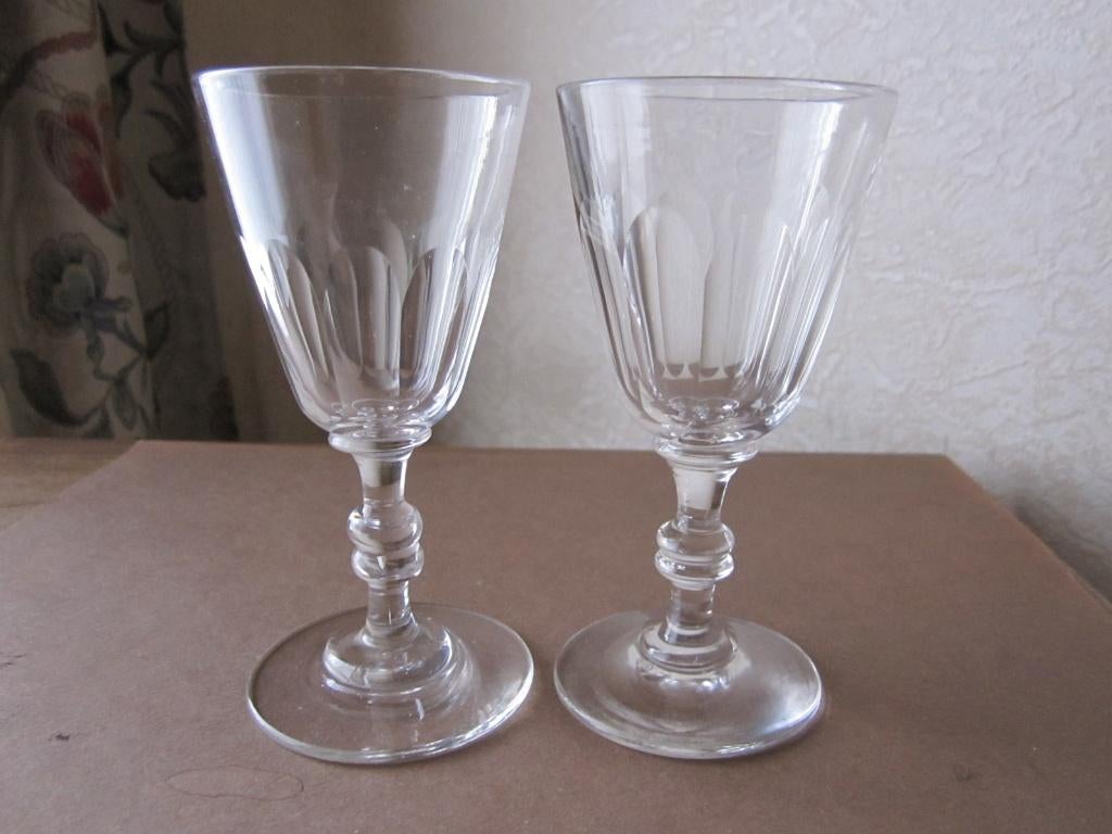 Twee antieke likeurglazen - Baccarat kristal, Antiek en Kunst, Antiek | Glas en Kristal, Verzenden