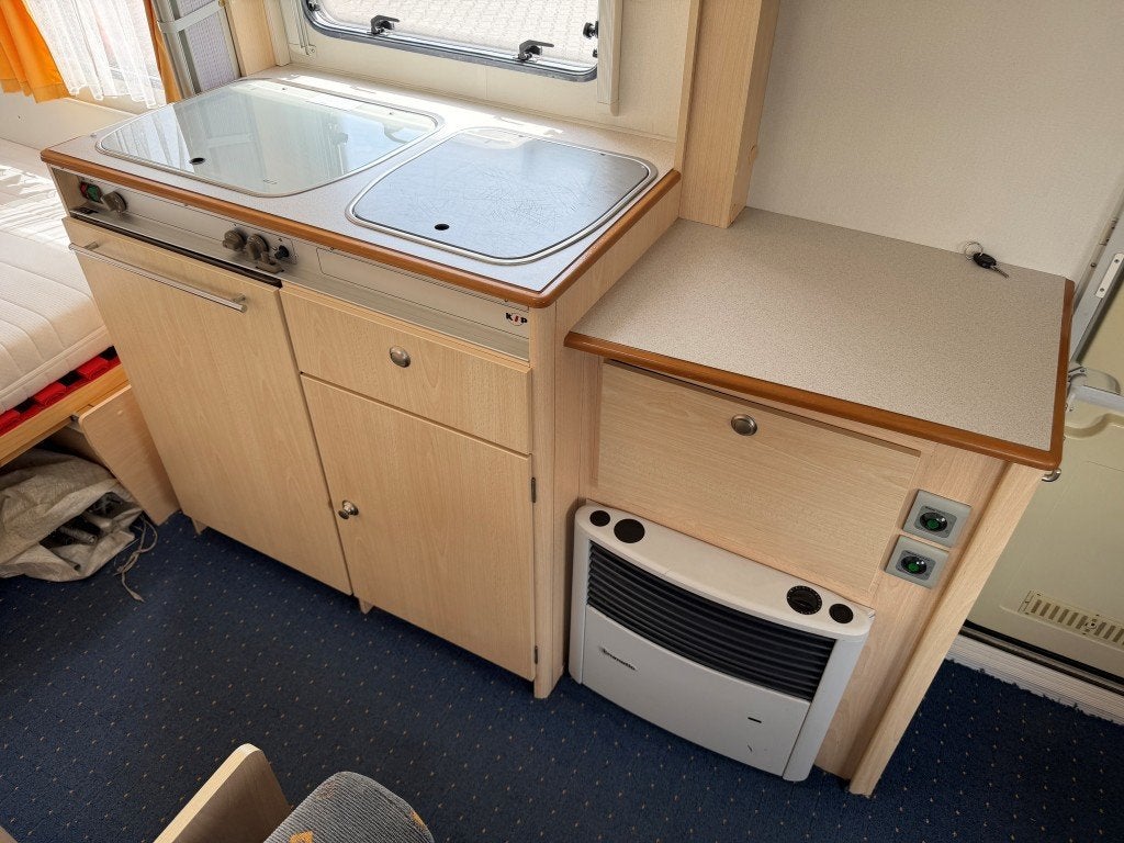 Foto 15 van KIP Starline 44 TTR ’02 (Vastbed, Treinzit)