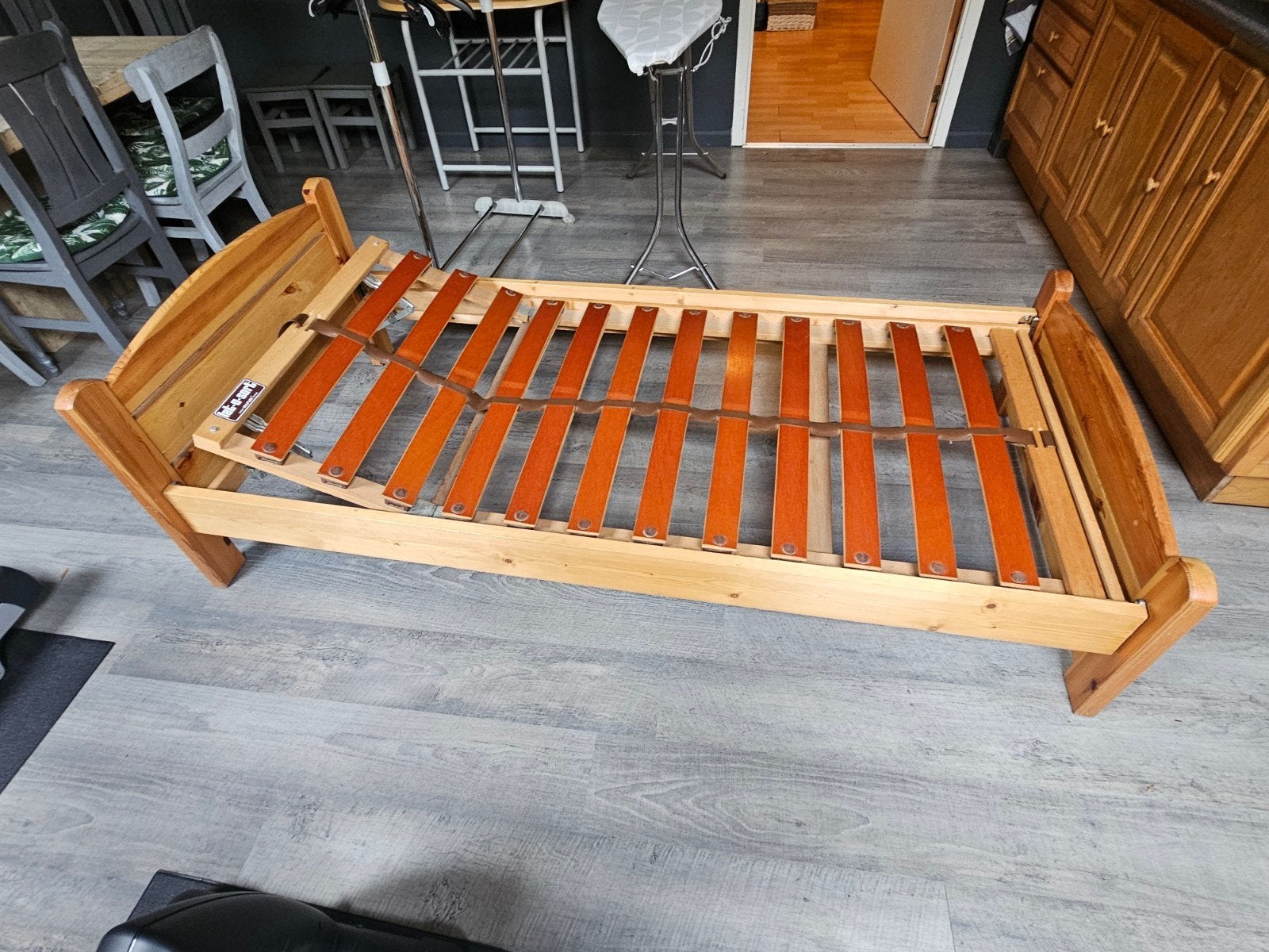 Eenpersoonsbed 200x90 met verstelbare lattenbodem, Ophalen, 90 cm, Eenpersoons, Wit