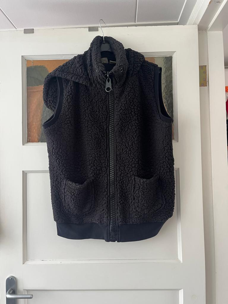 Zwarte wollige bodywarmer maat 44, Ophalen of Verzenden, Gedragen, Maat 42/44 (L), Zwart