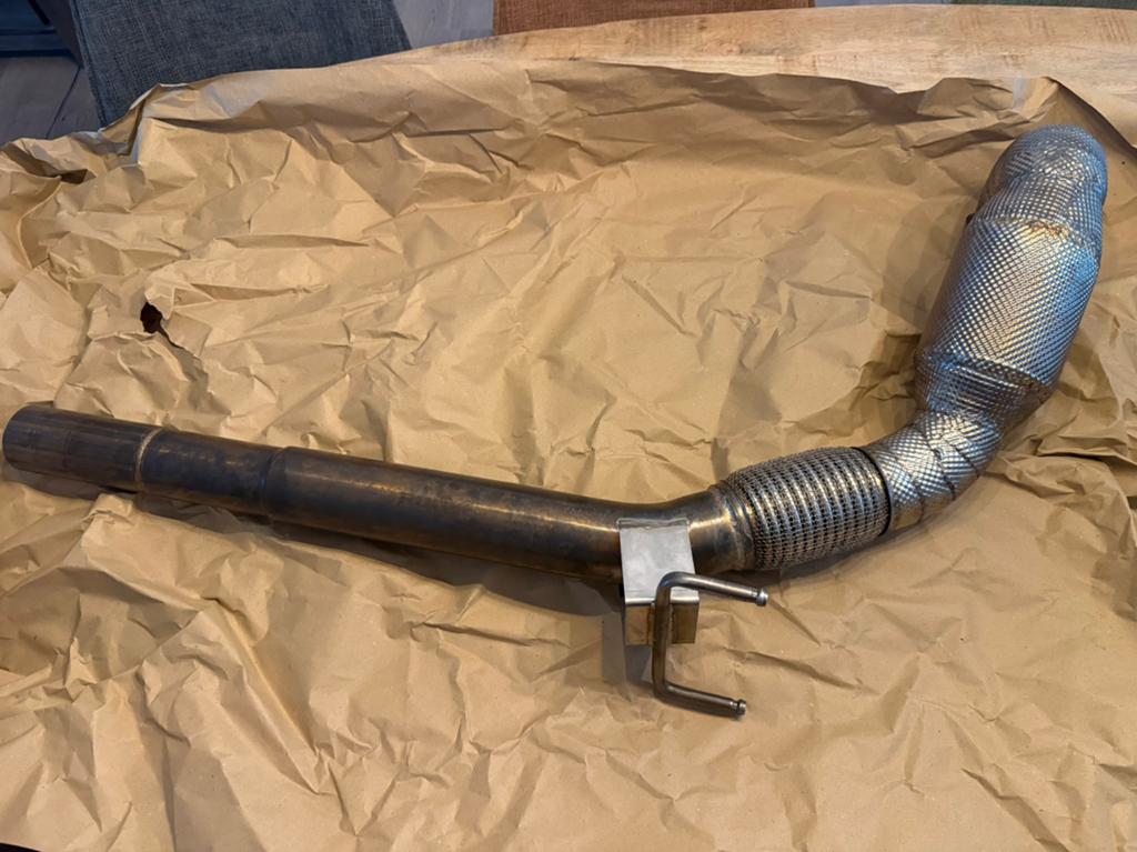 Bull-X Downpipe 3.5" - Polo 6C GTI - 200 Cells - Heat Shield, Auto-onderdelen, Uitlaatsystemen, Ophalen, Nieuw, Seat