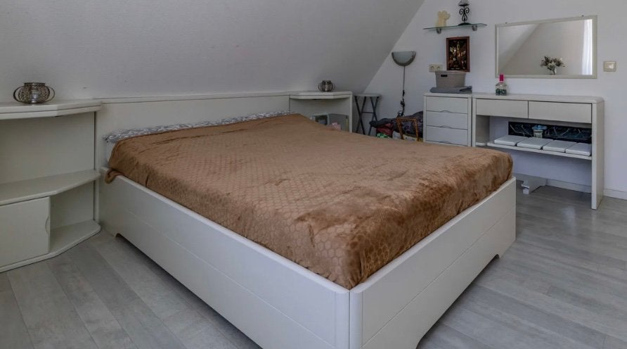 Bed met veel kastruimte inclusief toilettafel met spiegel, Huis en Inrichting, Slaapkamer | Bedden, Ophalen, Verstelbaar, Tweepersoons