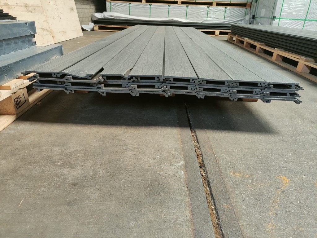 OPRUIMING - Zwarte composiet rabatdelen - 21 m2 - SCHADE, Overige materialen, Gebruikt, 20 tot 50 mm, Compoziet B.V.