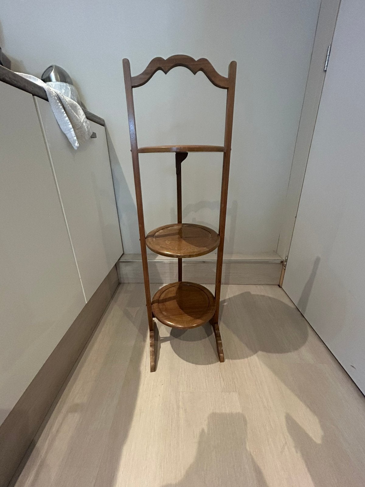 Antieke etagère, Ophalen