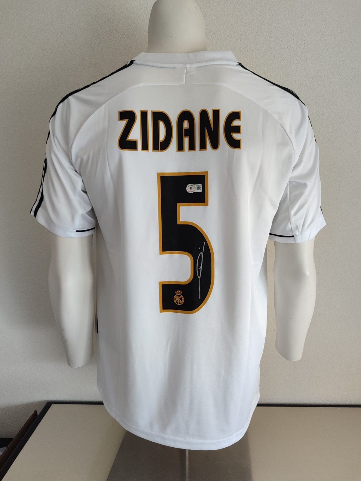 Real Madrid shirt gesigneerd door Zinedine Zidane met Becket, Verzamelen, Ophalen of Verzenden, Nieuw, Buitenlandse clubs, Shirt