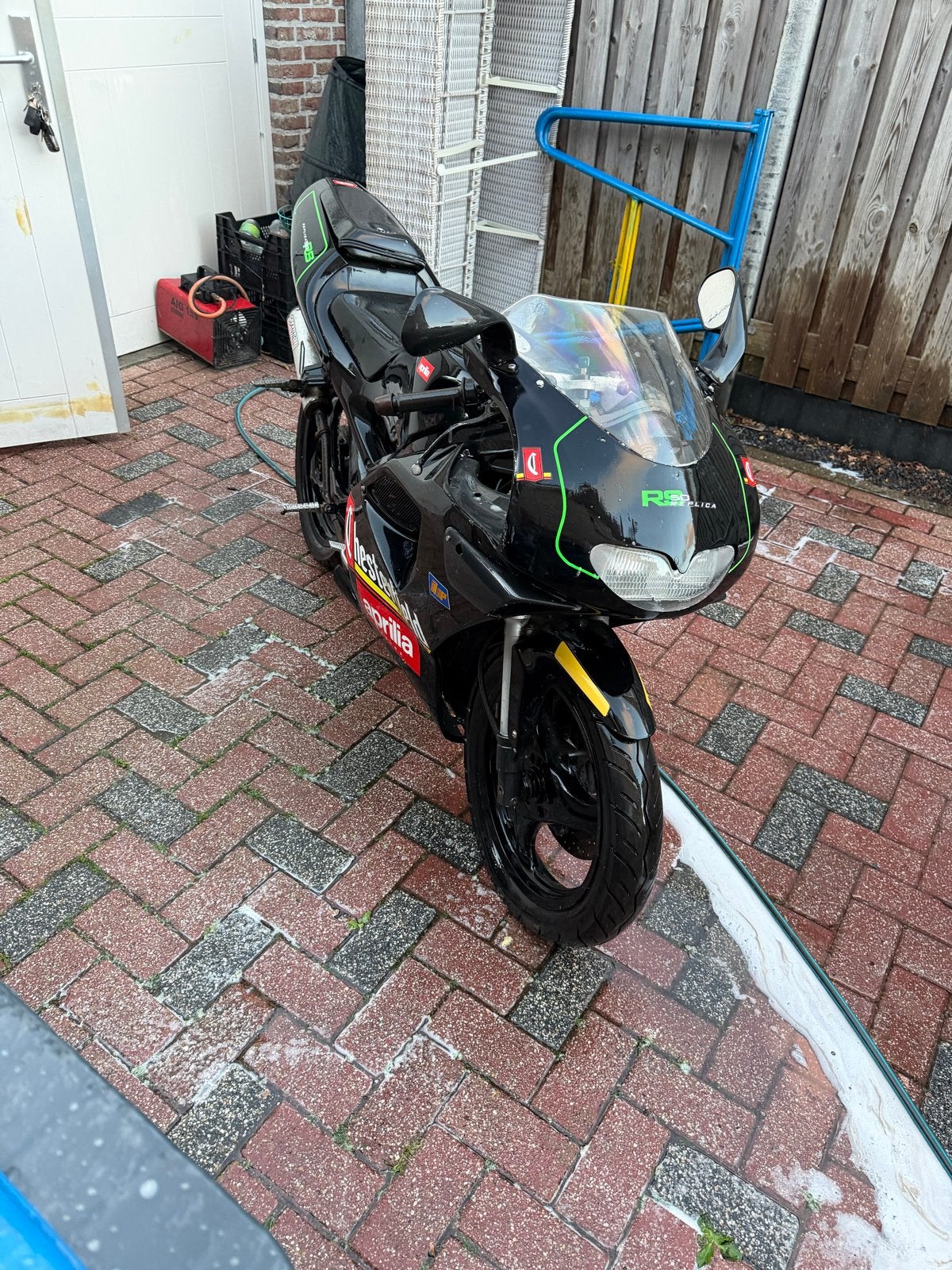 Gezocht: Aprilia RS 50 Extrema onderdelen of complete motor, Fietsen en Brommers, Ophalen of Verzenden