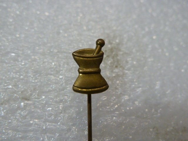 Vintage Apothekers Vijzel Speldje - Goudkleurig, Ophalen of Verzenden, Gebruikt, Overige onderwerpen, Speldje of Pin