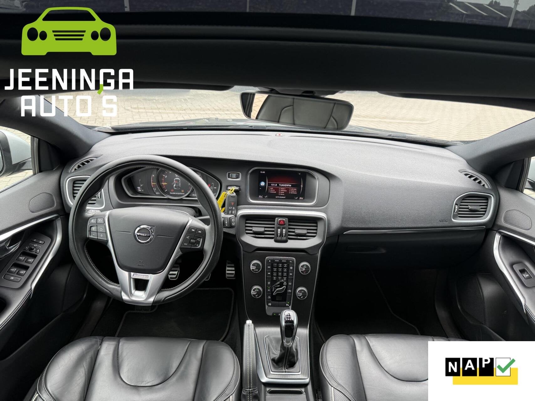 Volvo V40 2.0 T4 R-Design|Camera|Leer|Stoelverwarming|Trekha, Auto's, Voorwielaandrijving, Gebruikt, Zwart, Bedrijf