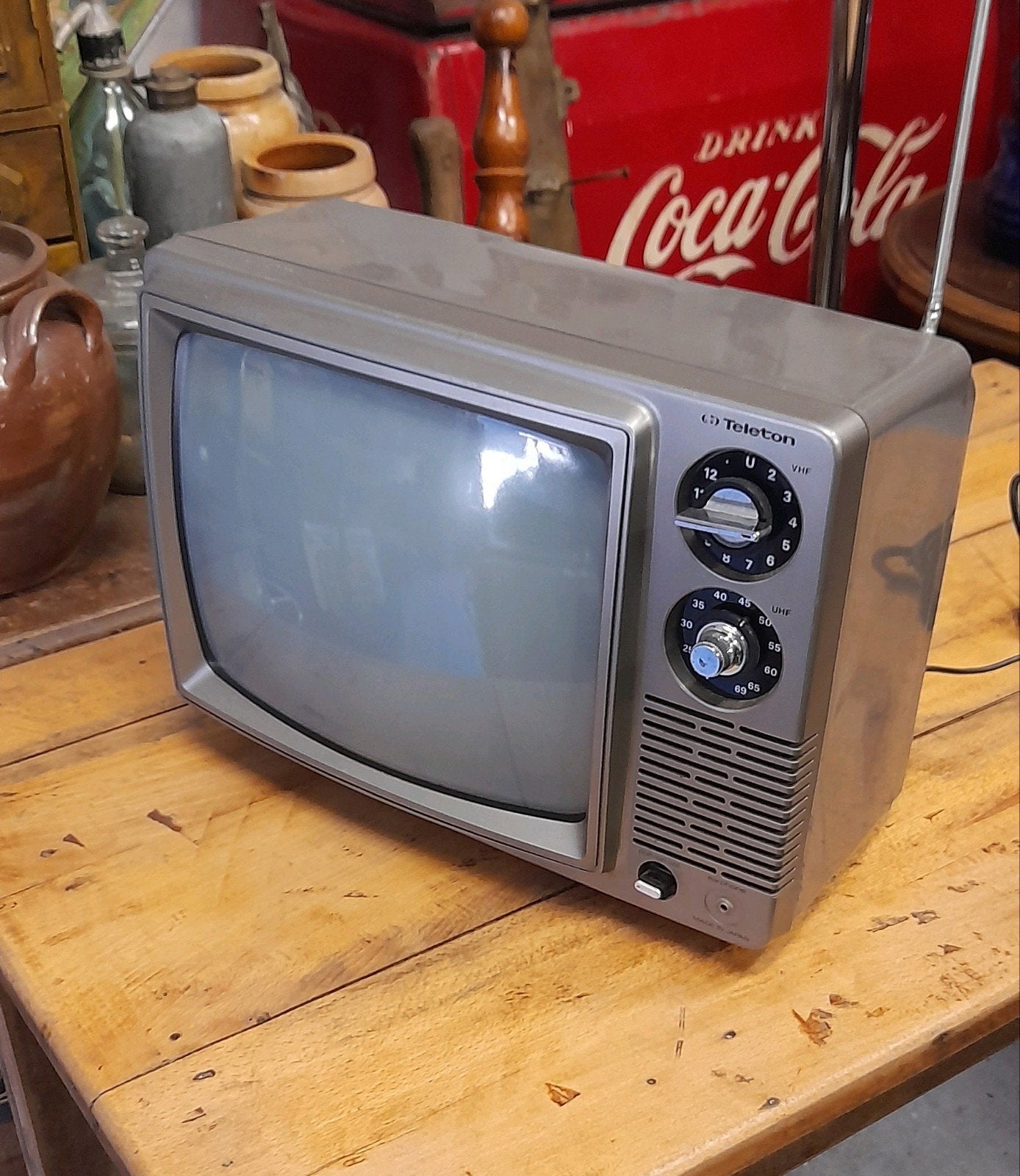 TV tje, Antiek en Kunst, Antiek | Tv's en Audio, Ophalen