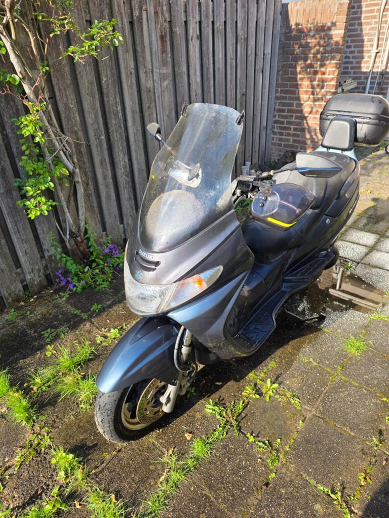 Suzuki Burgman 400 - automaat loopt en rijdt goed, Motoren, Motoren | Suzuki, 400 cc, Scooter, Occasion, Particulier