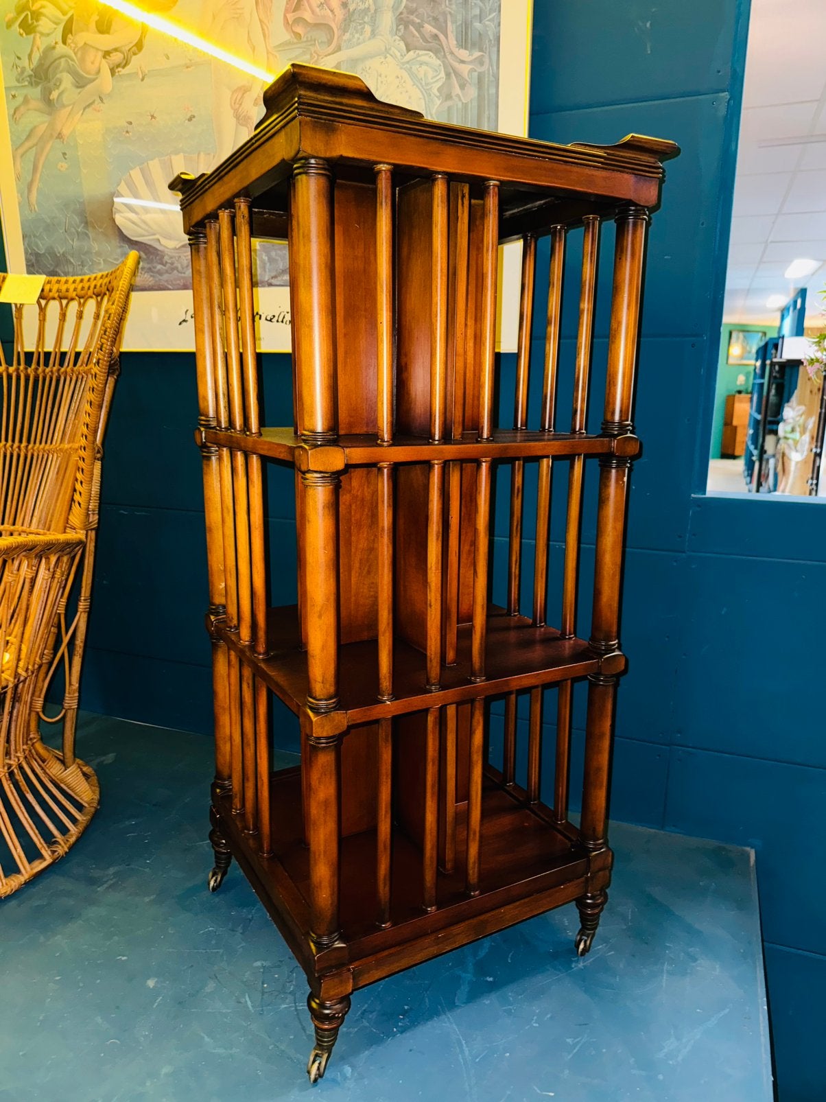 Mooie grote boekenmolen op wieltjes, Ophalen