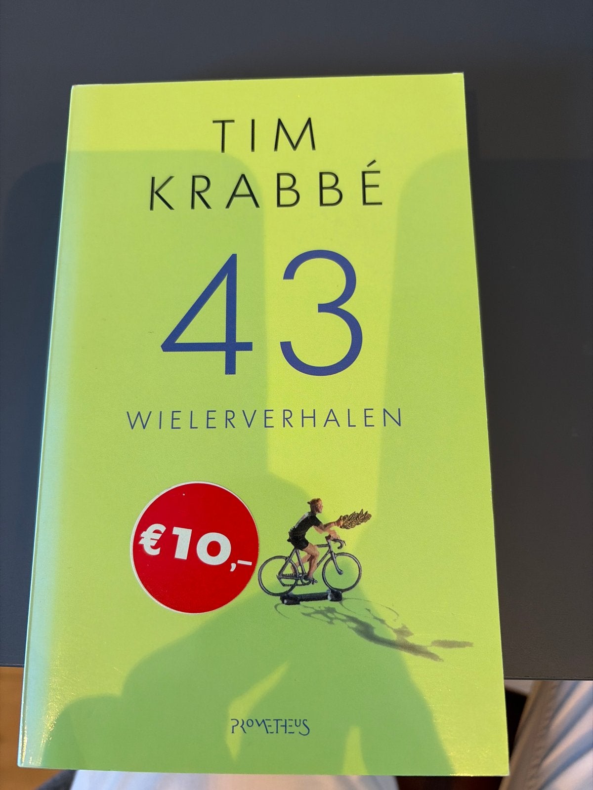 Tim Krabbé - 43 Wielerverhalen (Boek), Ophalen of Verzenden, Zo goed als nieuw, Lopen en Fietsen