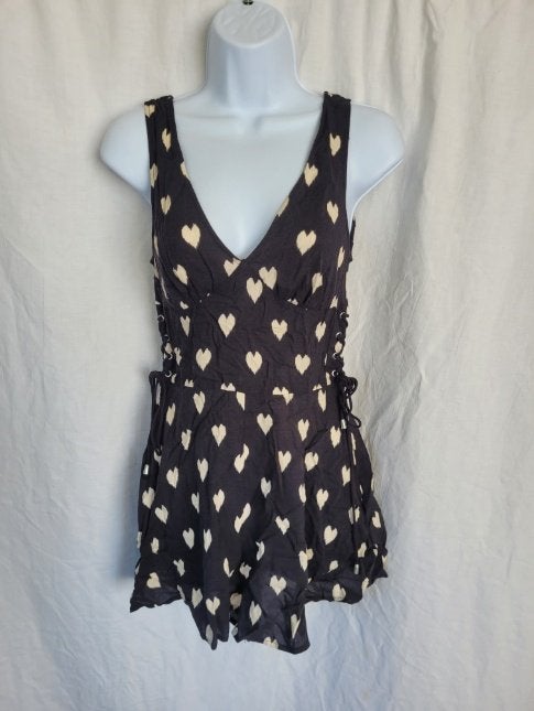 Grappige jumpsuit/playsuit met hartjes mt 34 merk Divided, ., Zwart, Ophalen of Verzenden, Zo goed als nieuw