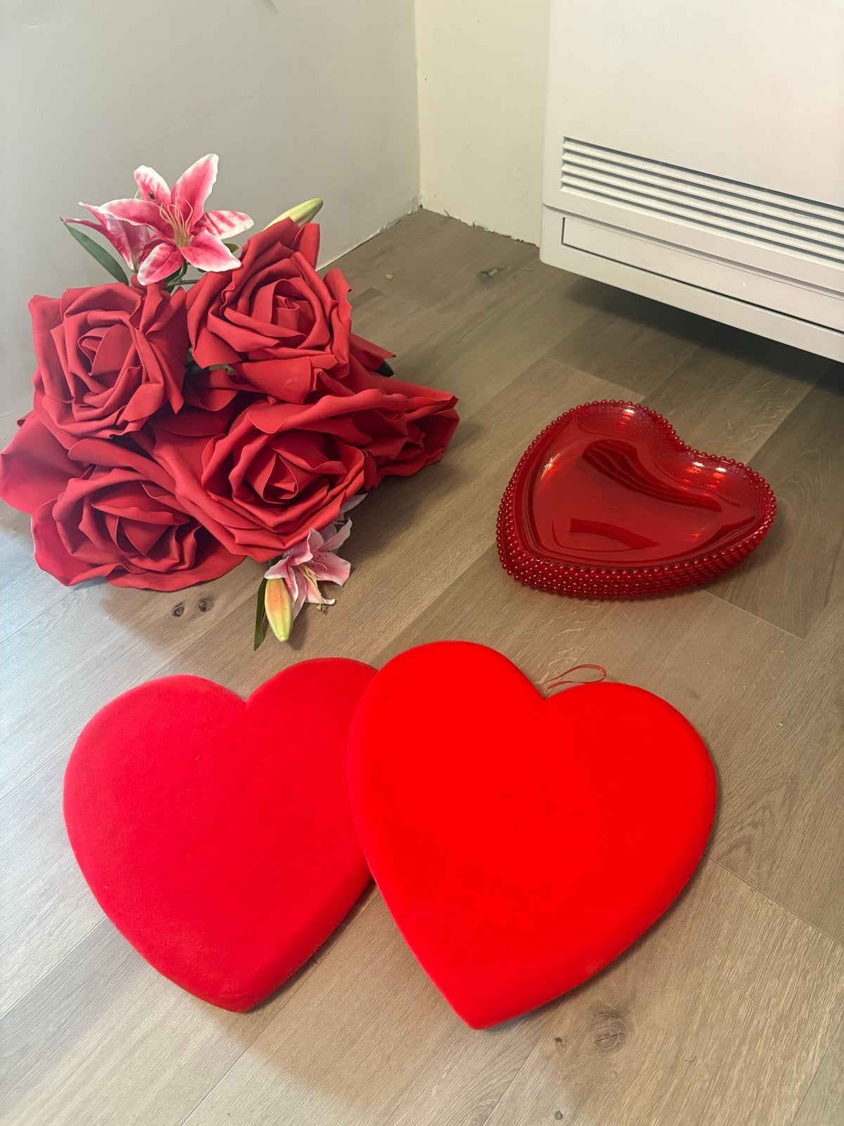 Valentijn decoratie set: hartjes schaal, kussens en rozen, Ophalen, Overige stijlen, Kunststof, Zo goed als nieuw