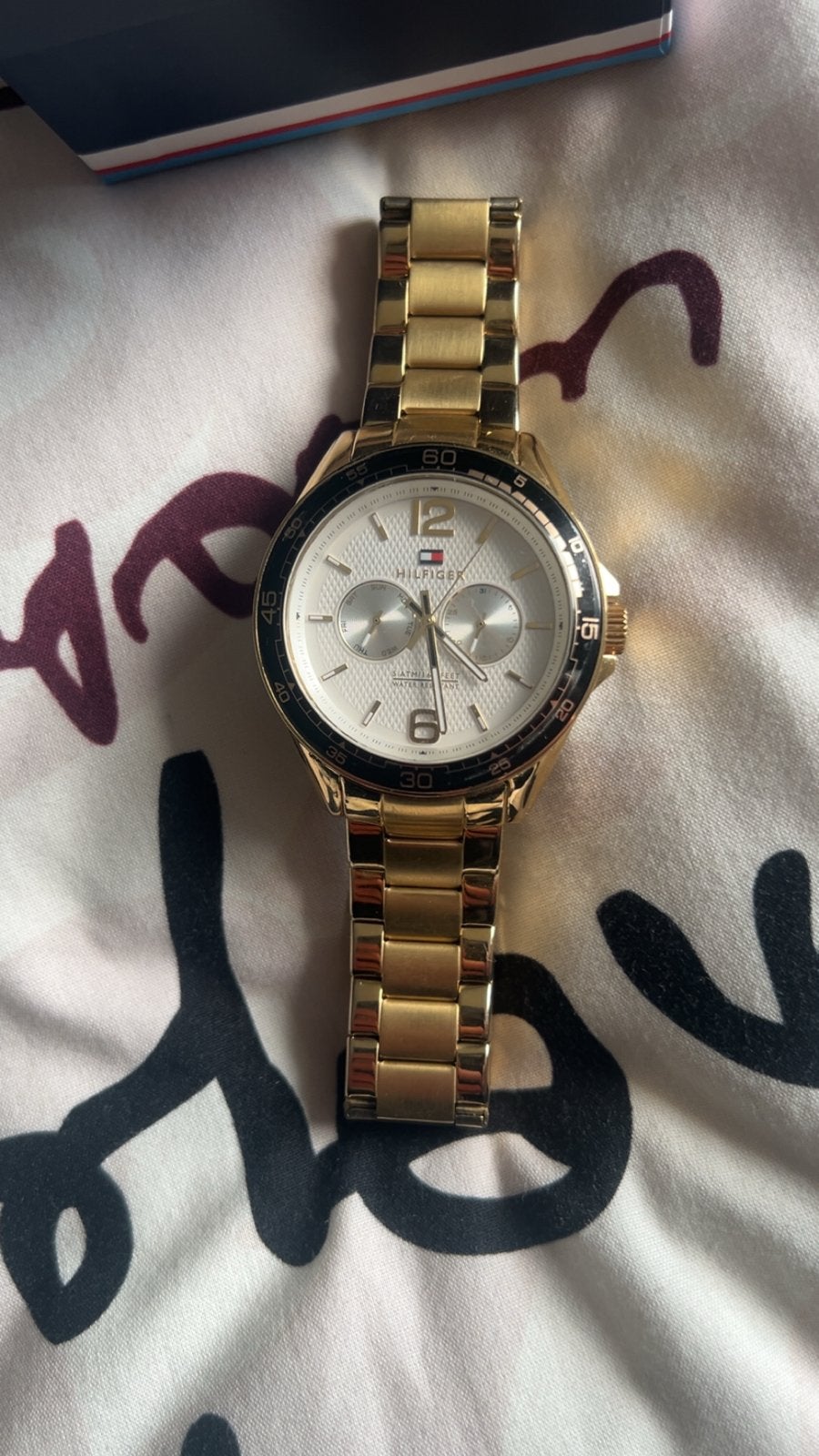 Tommy Hilfiger horloge Goudkleurig, Overige merken, Staal, Polshorloge, Ophalen of Verzenden