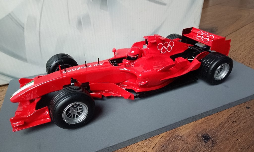 Ferrari Demo Olympische Spelen Turijn 2006 Badoer F1 1/18, Ophalen of Verzenden, Zo goed als nieuw, Auto, Hot Wheels
