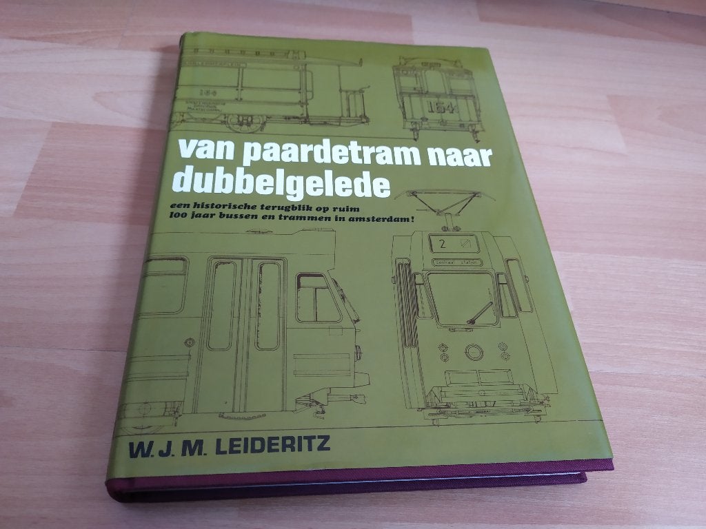 Van paardetram naar dubbelgelede - Een historische..., Ophalen of Verzenden, Gelezen, Tram